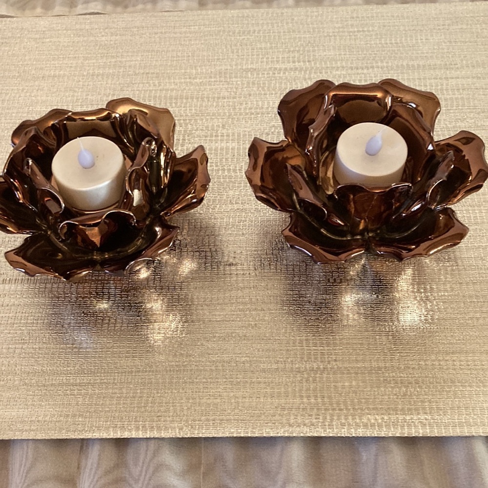 Set of 2 flower shape tea light bronze color candle holders